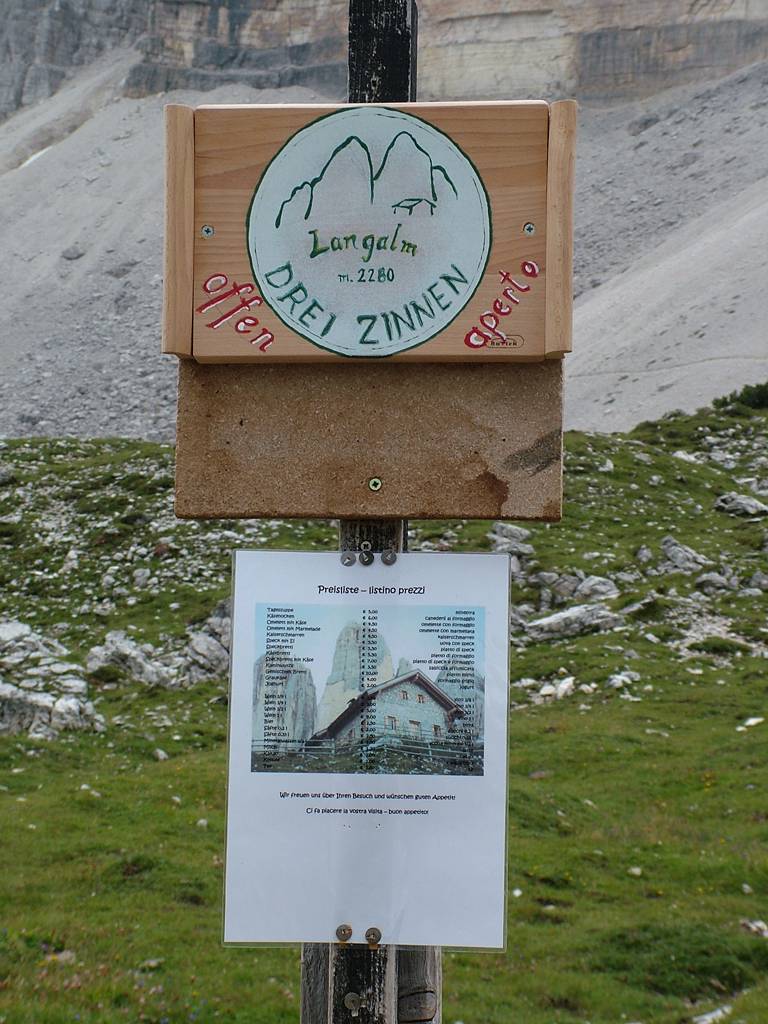 Ein freundliches Schild l&auml;dt uns ein, nat&uuml;rlich k&ouml;nnen wir nicht widerstehen.