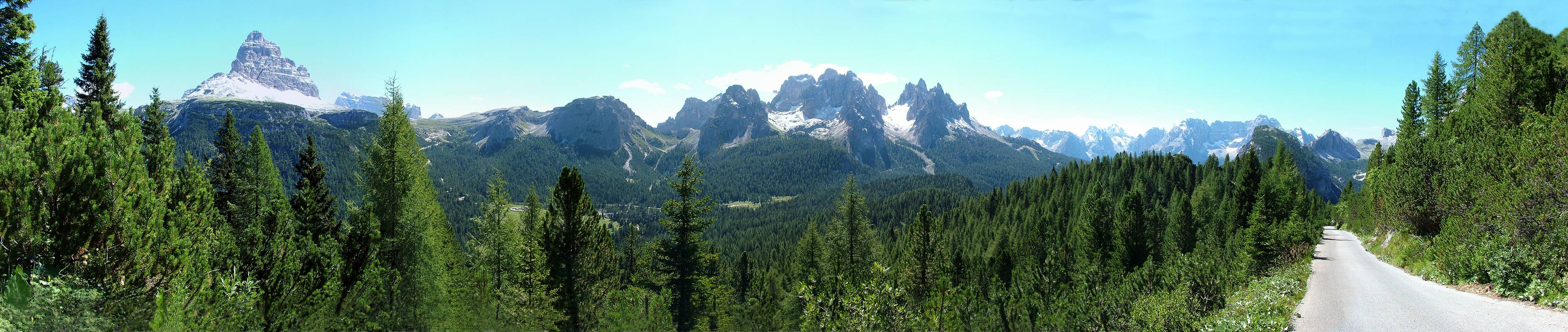Auf der alten Milit&auml;rstra&szlig;e zum Monte Piana - der Blick nach Osten.