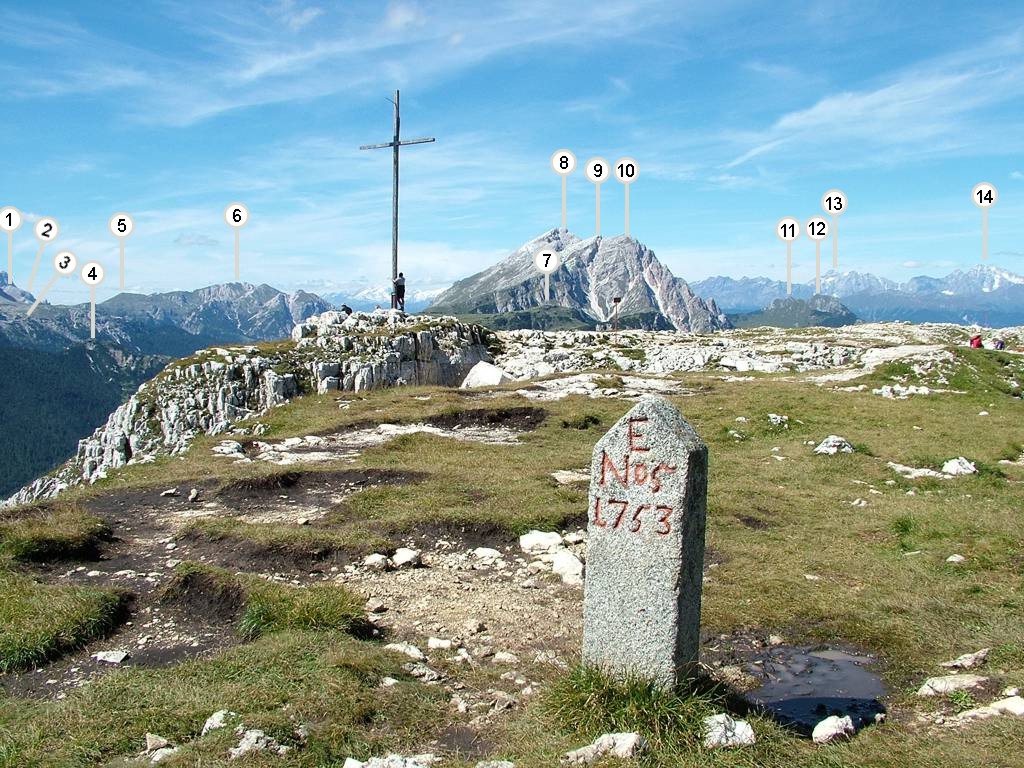 Wir wollen uns dieses Kreuz näher anschauen. Es sind fogende Berge zu sehen: (1) Gumpalspitzen [Cime Campale, 2705m], (2) Gumpalspitzen [Cime Campale, 2515m], (3) Gaislköpfe [Sassi della Croda, 2231m], (4) Knollkopf [2179m], (5) Gumpalboden [Campale, 2340m], (6) Rauhe Gaisl [Croda Scabra, 2181m], (7) Strudelkopf [M.Specie, 2307m], (8) Dürrenstein [Picco di Vallandro, 2839m], (9) Gr. Piramide [2711m], (10) Piramide II [2702m], (11) Flodigespitz [2227m], (12) Kasamutz [2333m], (13) Monte Nevoso [1796m] und der (14) Hochgall [Collalto, 3436m].