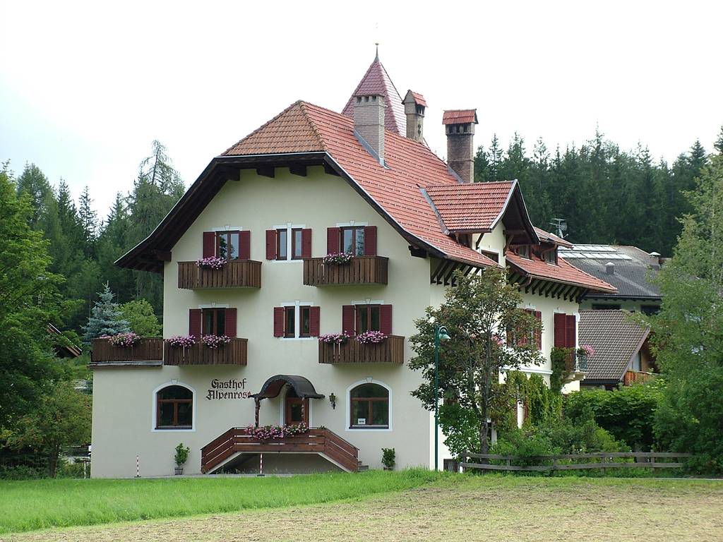 Auch der Gasthof Alpenrose geh&ouml;rt zu Neutoblach.