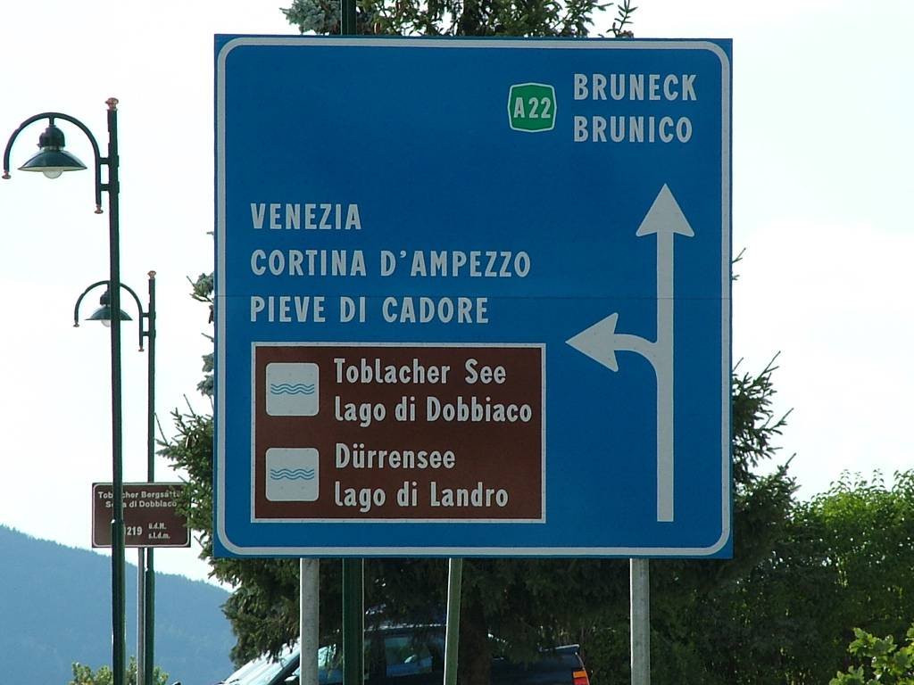 Wichtige Verbindungen - nach Cortina d" Ampezzo und Bruneck.