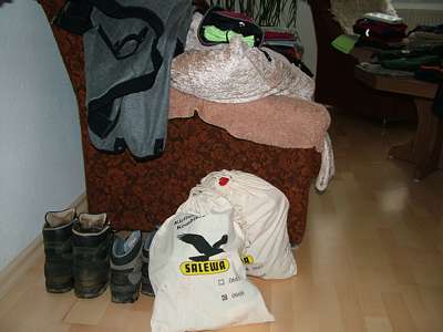 Die neuen Klettersteigsets und unsere altbew&auml;hrten Wanderschuhe stehen bereit.