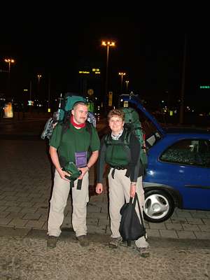 Sohn Christian hat uns direkt bis vor den Hauptbahnhof gefahren. Endlich geht die lange geplante Reise los.