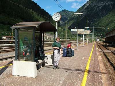 Wo er nur bleibt? Er soll doch 11.15 Uhr abfahren, da m&uuml;sste er doch bald einfahren?