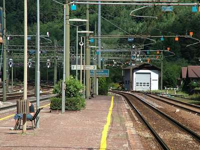 Wo ist der Zug? Aus Richtung &Ouml;sterreich, aus der auch wir kamen - kein Zug in Sicht!