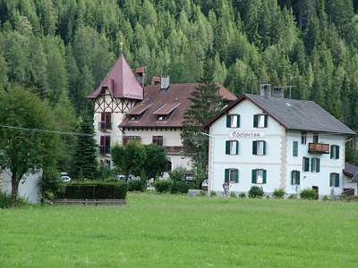 Vororth&auml;user von Toblach.