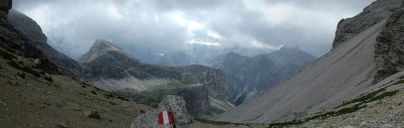 Mitten im Naturpark Sextener Dolomiten - der Blick vom L&uuml;ckeleschartl hinunter ins Hangenalpental.