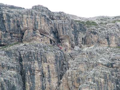 Die Familie hat den Weg zum Mitterebenkofel gew&auml;hlt.
