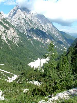 Jetzt sind wir schon h&ouml;her, der Kohlaplkofel h&uuml;llt sich in Wolken.