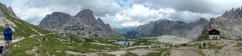 Ein sch&ouml;nes Panoramabild nach Osten mit den beiden Bodenseen [Lago dei Piani].