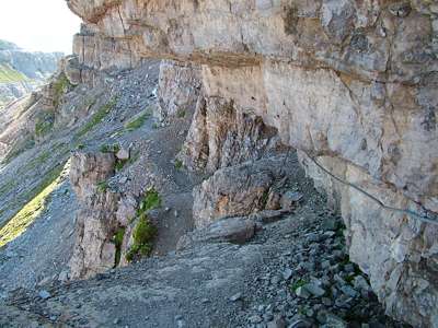 Jetzt sind wir auf der Nordseite des Knotens. Hier beginnt ein Klettersteig.