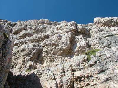 Der Klettersteig an der Ostseite, hier sind wir ein ganzes St&uuml;ck hinaufgeklettert. Im Gegensatz zum Nordsteig ist hier das Seil nicht durchgehend.