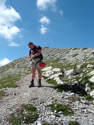 Der Weg auf den Sextnerstein hinauf.