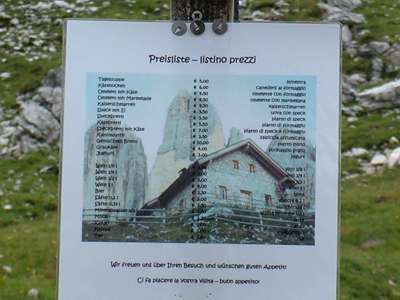 Die Preisliste beseitigt gleich am Weg alle Unklarheiten. Ein Bier f&uuml;r 2,50 &euro; - schaun wir mal.
