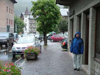 Es regnet immer noch in Str&ouml;men. Der Stra&szlig;enverkehr ist extrem dicht, meist geht es nur im Schritttempo.