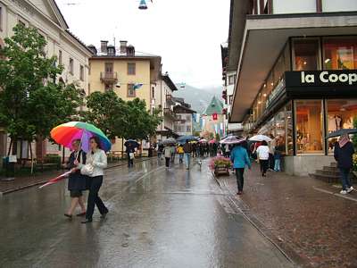 Die Corso Italia am Rathaus [Municipio].