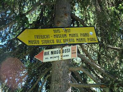 Hier zweigt der Weg 122 ab, das Museum ist auch ausgeschildert.