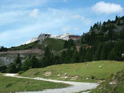 Wir sind ganz nah dran an der die D&uuml;rrensteinh&uuml;tte [Rif. Vallandro, 2028m]