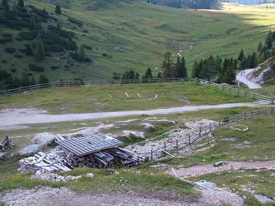 Auch diese H&uuml;tte verf&uuml;gt &uuml;ber einen Hubschrauberlandeplatz.