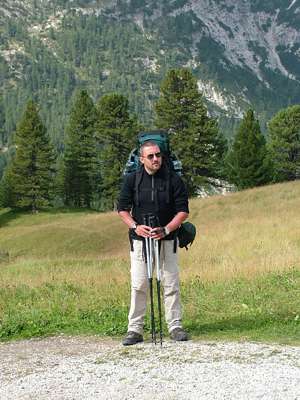 Auch ich bin dem Wetter gem&auml;&szlig; angezogen. Da wir die Akkus auf der H&uuml;tte geladen haben, bleibt der iSun in der Kraxe.