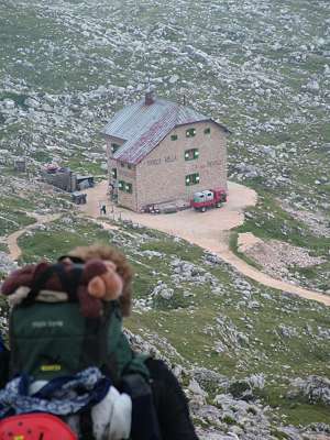 Es ist schon nach achtzehn Uhr, hoffentlich bekommen wir Quartier, sonst m&uuml;ssen wir unser Zelt bei der H&uuml;tte aufschlagen.