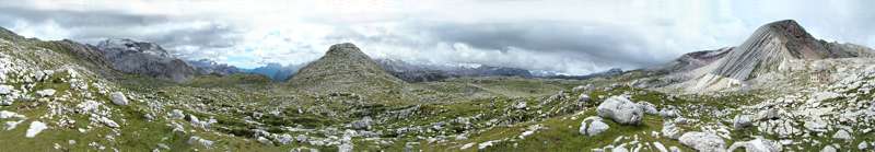 Der Schnee ist weg getaut, wir sind schon ein St&uuml;ck von der H&uuml;tte entfernt.