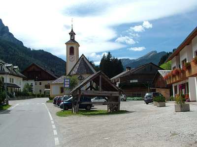 Der h&ouml;here Berg auf der rechten Seite ist der Kaserkopf [2414m], die bewaldete Bergkuppe davor ist der Kuhwiesenkopf [2140m].