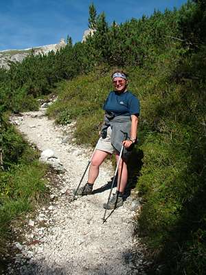 Auch eine halbe Stunde sp&auml;ter, als wir schon fast 1900m hoch sind, hat Evi gute Laune. Aber sollten da nicht noch ein paar schwierigere Stellen kommen?