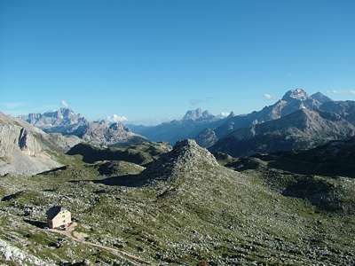 Da wir bisher selten so gute Sichtbedingungen hatten, nehme ich noch ein Bild in Richtung Seekofelh&uuml;tte auf.