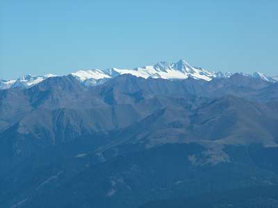 Immer noch in Richtung Norden, Zoom, was die Kamera hergibt, aber ich hab ihn drauf, den Gro&szlig;glockner [3798m], &Ouml;sterreichs h&ouml;chsten Berg.