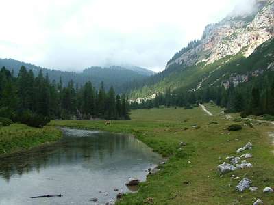Der Blick zur&uuml;ck, der Berg rechts geh&ouml;rt zum Col Bechei Dessora - Massiv.