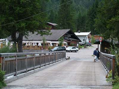 Das zum Zeltplatz geh&ouml;rende Restaurant Seeschupfe [Il fienile].
