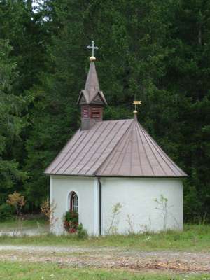 Eine kleine Kapelle weckt unser Interesse.