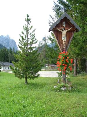Ein liebevoll gepflegtes Kreuz.