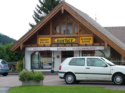 Die Familie Nocker ist wohl in mehreren Branchen t&auml;tig.