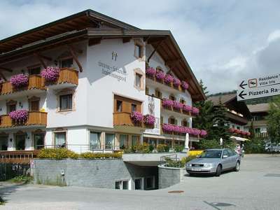 Ein Hotel ist prunkvoller als das andere.