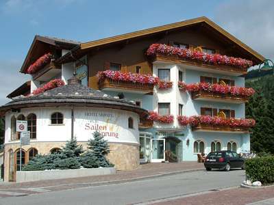 Das Hotel Simpaty mit dem Saitensprung.