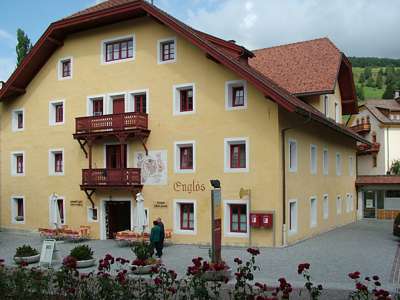 Beeindruckende H&auml;user, die das Stadtbild von Toblach pr&auml;gen und es so wundersch&ouml;n machen.