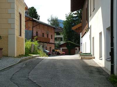 Etwas ganz seltenes f&uuml;r diese Stadt - ein unfertiges Geb&auml;ude. Aber selbst die Baustelle wird mit Blumen geschm&uuml;ckt und es herrscht peinliche Ordnung bei der Sanierung.