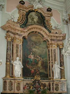 Ein Seitenaltar auf der linken Seite.