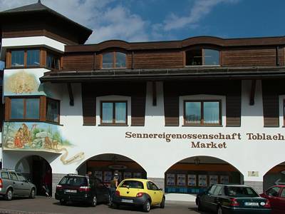 Mittlerweile sind wir schon wieder bei der Sennereigenossenschaft Toblach angelangt.