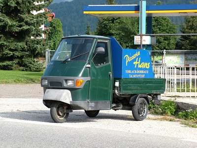 Dieser "Don Alberto" wird als fahrendes Werbeschild missbraucht.