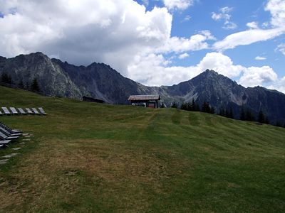 Das gehört mit zu Meran 2000, von rechts nach links: Gr.Ifinger (2581 m), Verdinser Plattenspitz (2680 m), etwas dahinter der Kanzel Plattingerspitz (22670 m)  und vorn der Videgger Plattenspitz (2610 m).