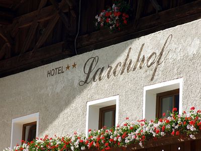 Es handelt sich also um das Hotel Larchhof.