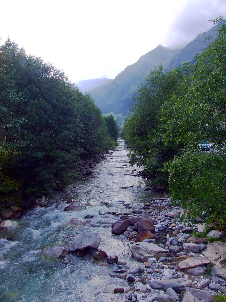 Der Pflerscher Bach diesem Tal führt ordentlich Wasser.