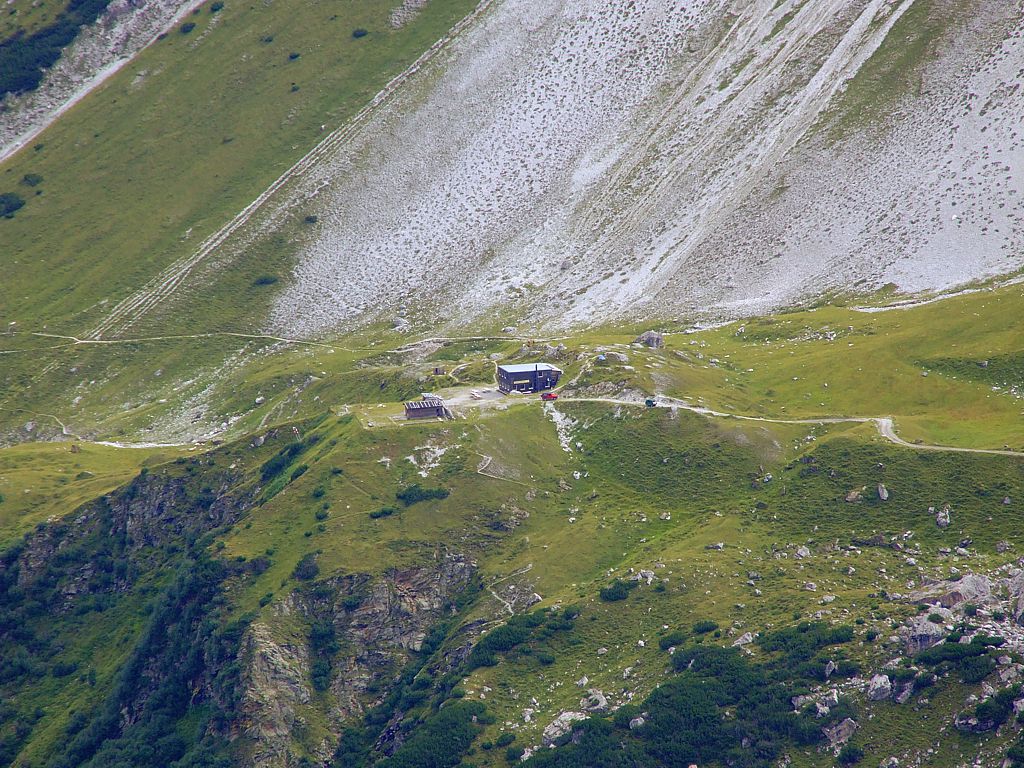 Und auch von unserem Ziel, der österreichischen Tribulaunhütte.