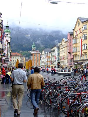 Es wird auch viel Fahrrad gefahren in Innsbruck.