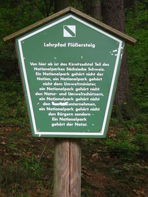 Die erste Infotafel auf dem Fl&ouml;&szlig;ersteig.