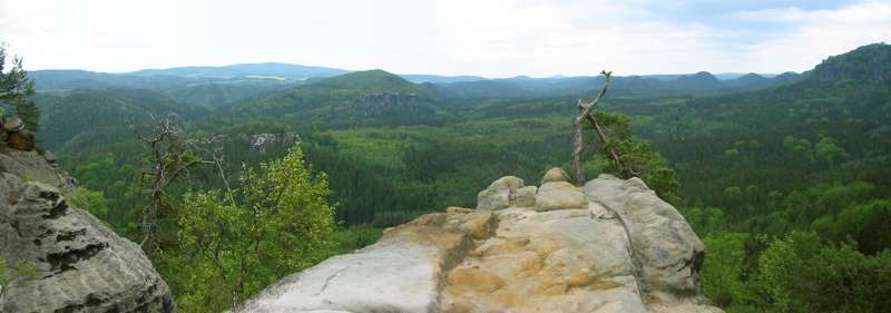 Eine wunderbare Aussicht, links zum neuen Wildenstein und zum Kuhstall, im Hintergrund sieht man Ottendorf, rechts den kleinen Winterberg.