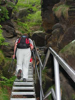 ...dann kommt eine steile Treppe...